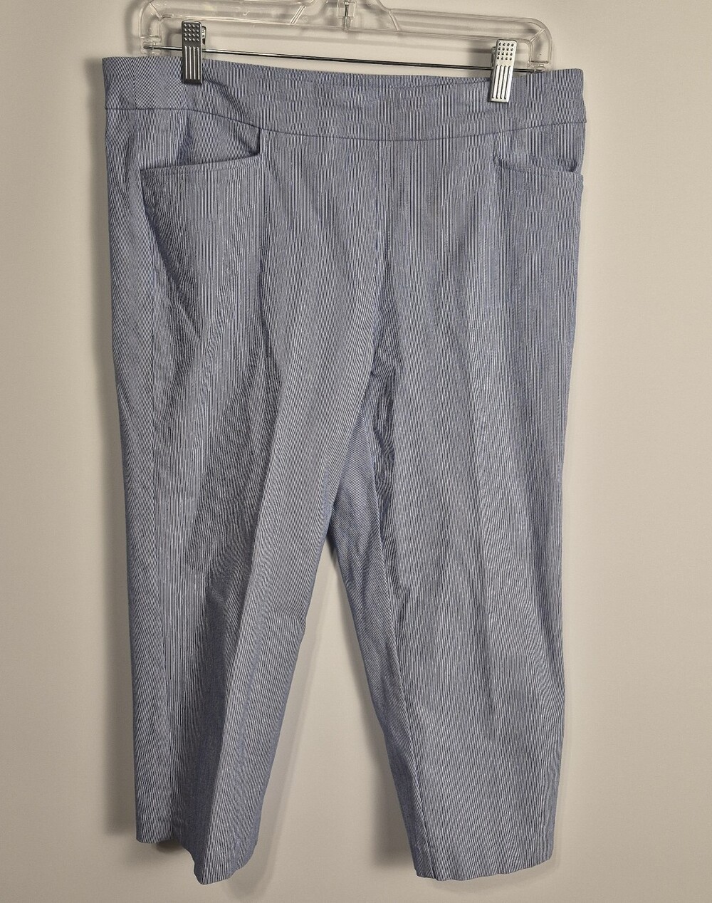 Time and Tru Women's Blue Pinstripe Pull-On Capri Pants Size M 8-10 Stretch